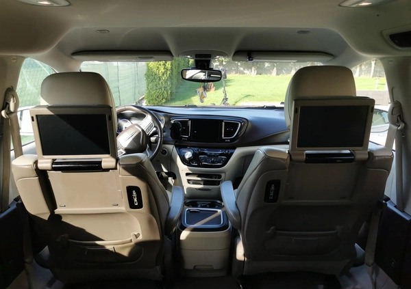 Chrysler Pacifica cena 98500 przebieg: 196900, rok produkcji 2017 z Rzeszów małe 781